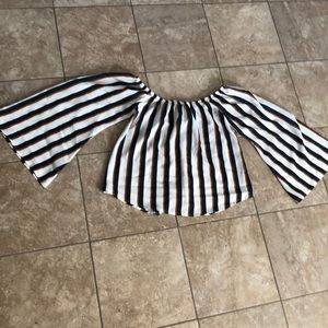 Off the shoulder wide sleeves top